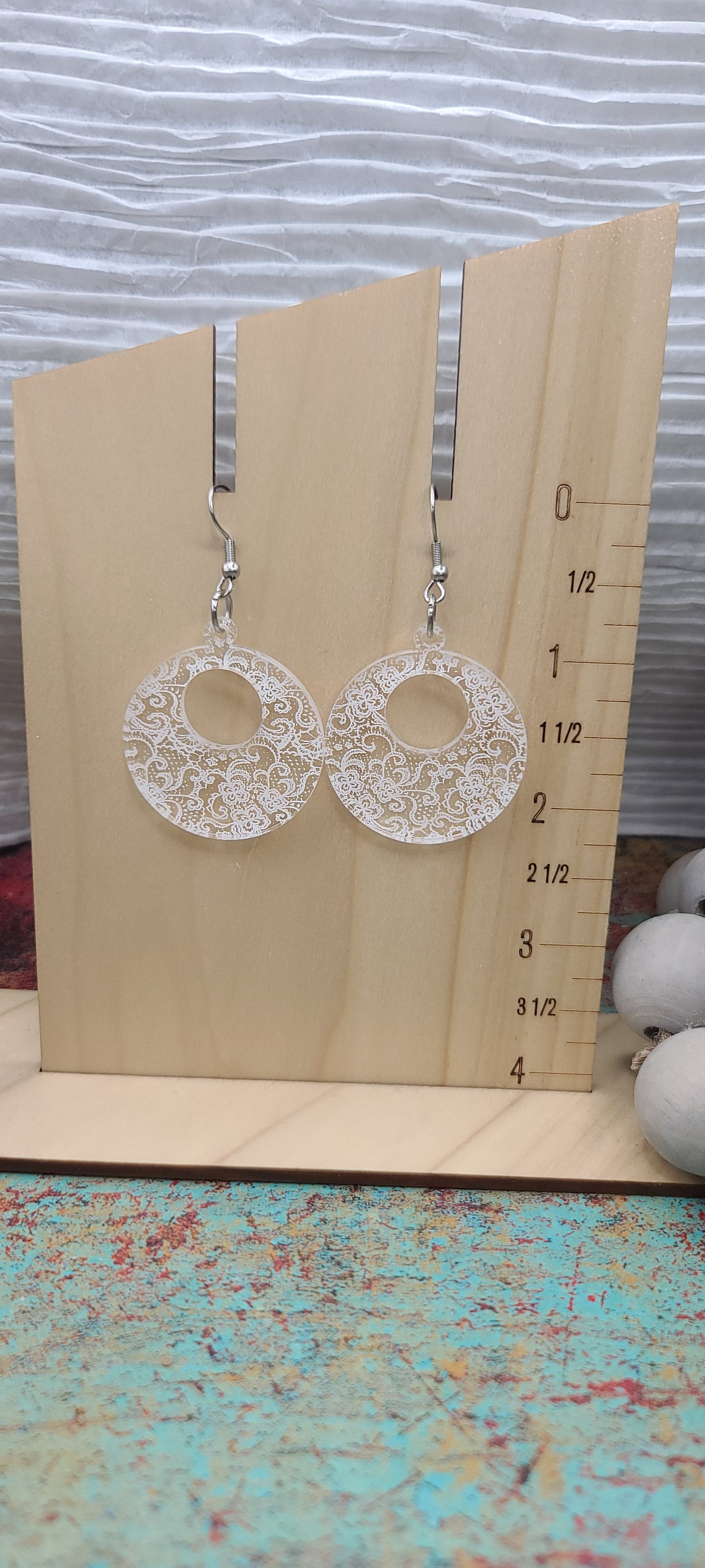 White Lace Retro Circle Earrings