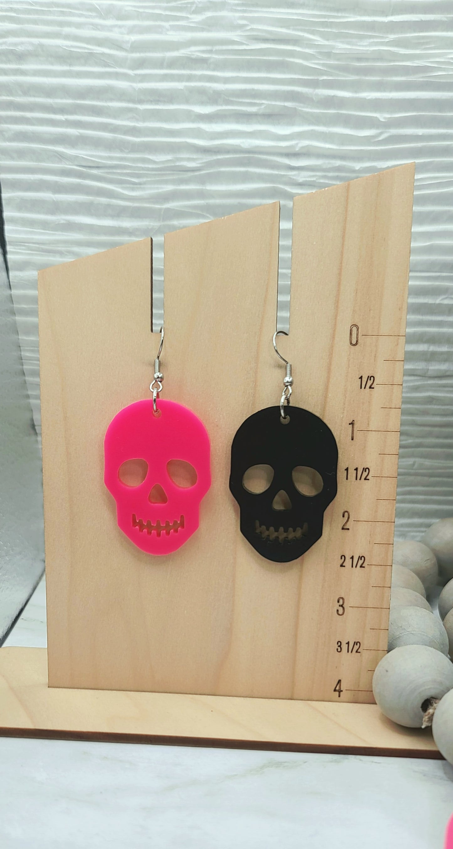 Mismatch Skull Earrings Pink/Black