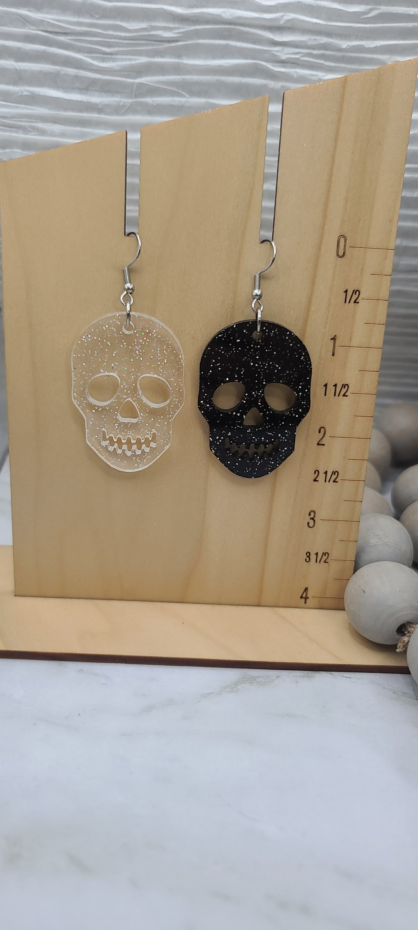 Mismatch Glitter Skull Earrings Clear/Black