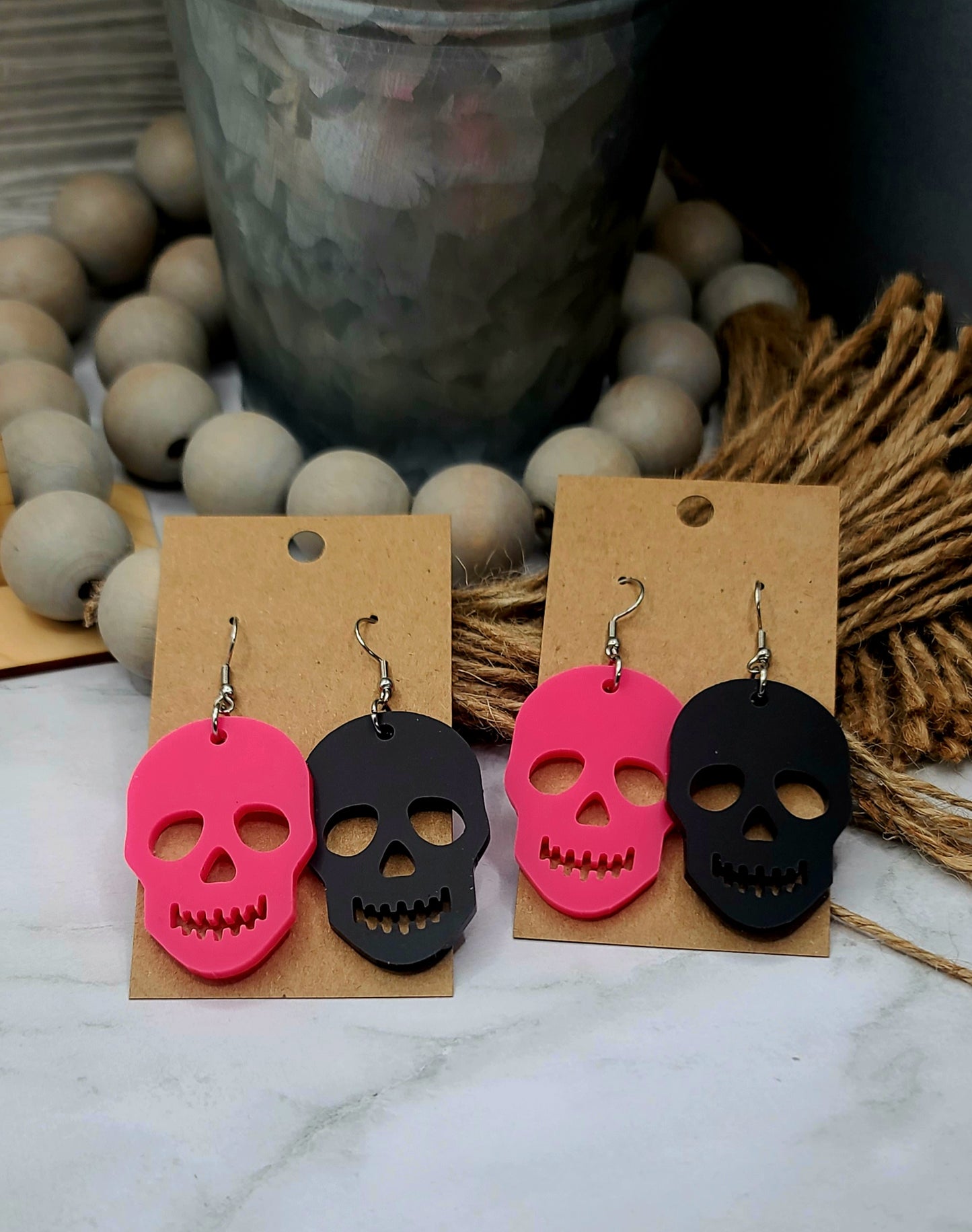 Mismatch Skull Earrings Pink/Black