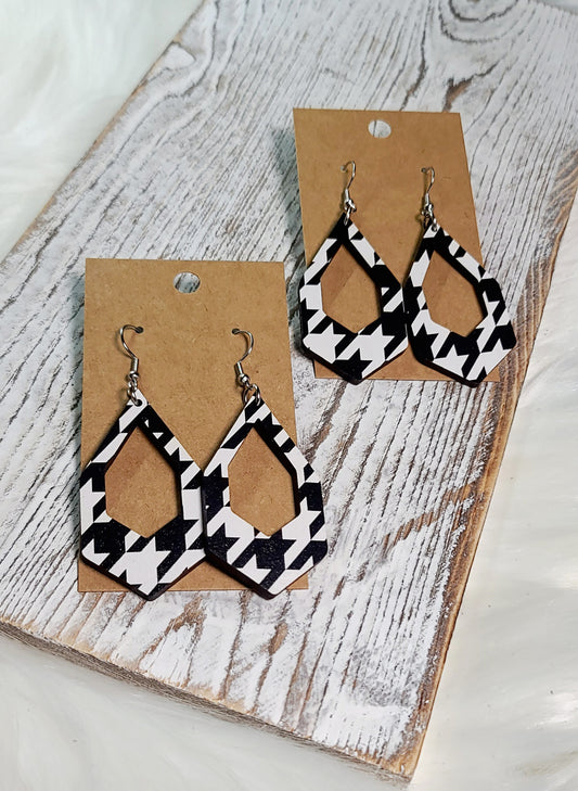 Houndstooth Cutout Earrings